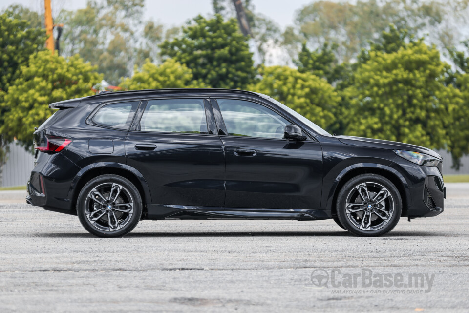 BMW iX1 L U12 (2026) Exterior