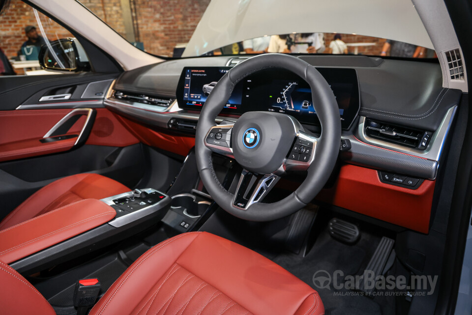 BMW iX1 L U12 (2026) Interior