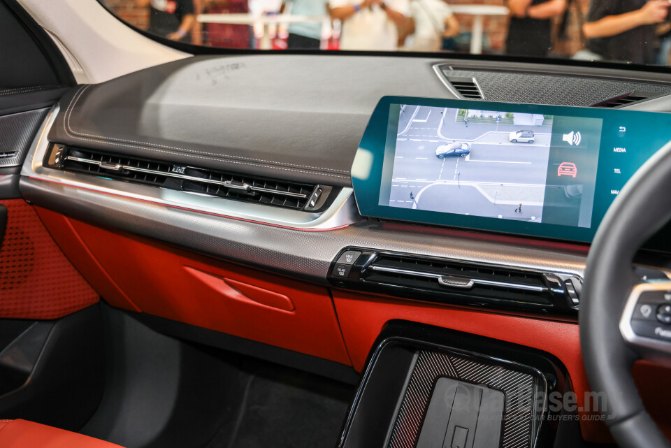 BMW iX1 L U12 (2026) Interior