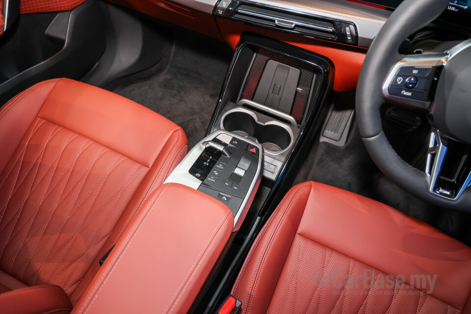 BMW iX1 L U12 (2026) Interior