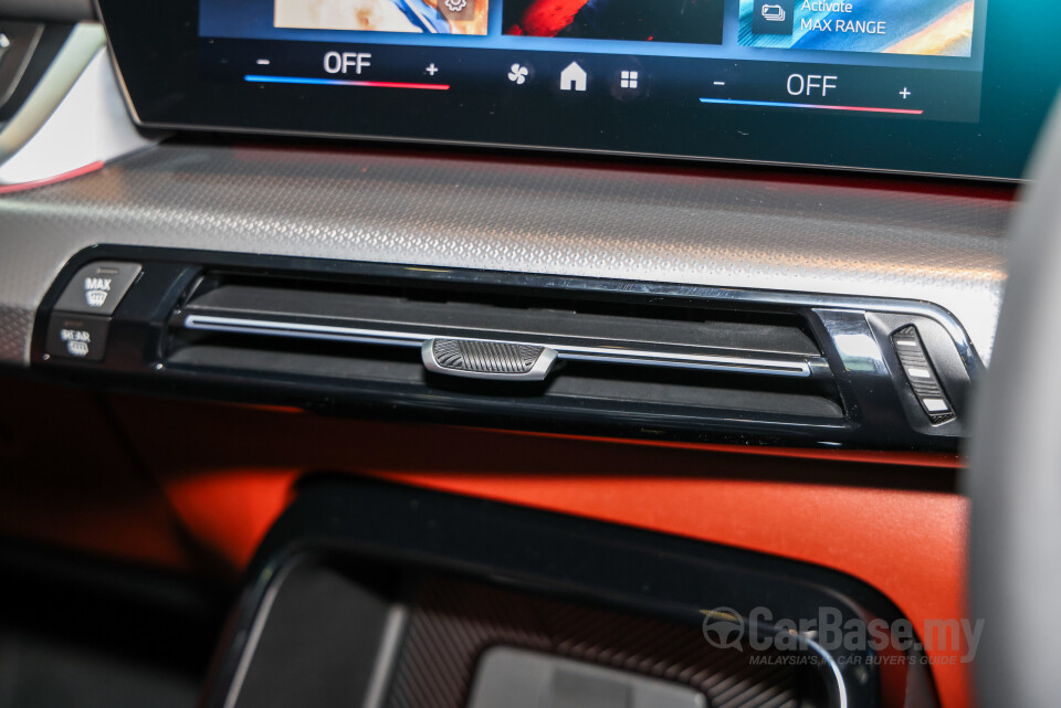 BMW iX1 L U12 (2026) Interior