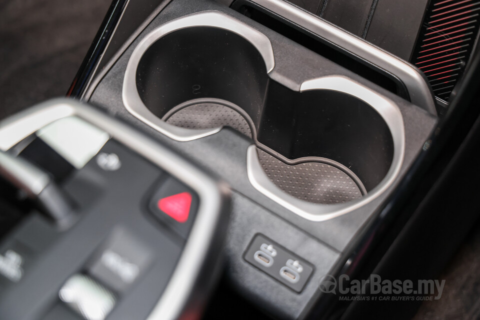 BMW iX1 L U12 (2026) Interior