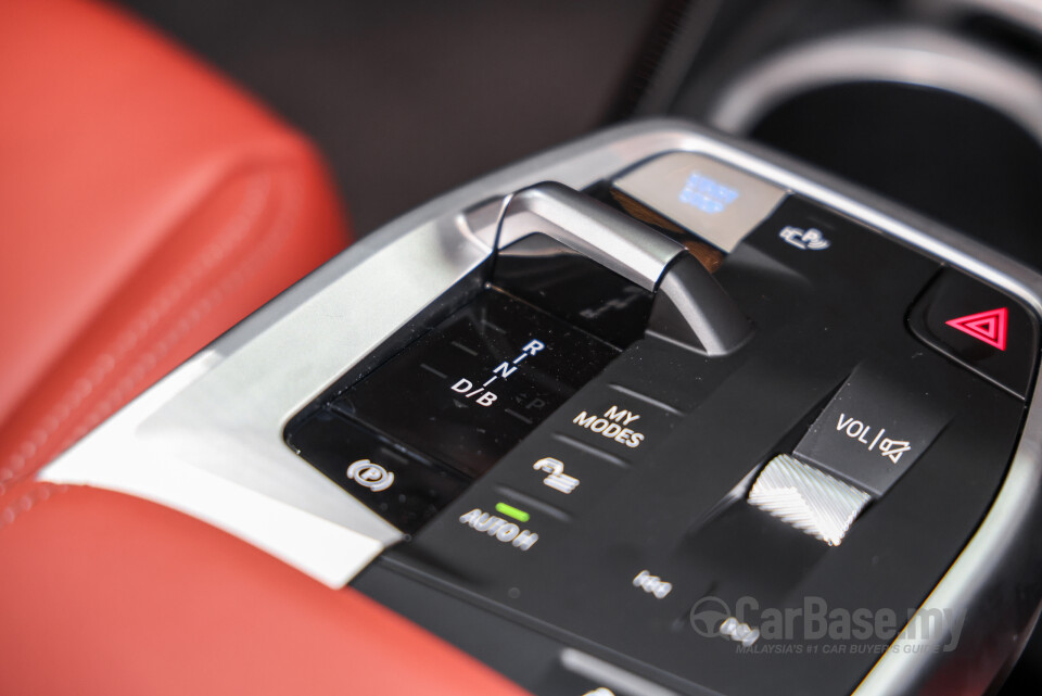 BMW iX1 L U12 (2026) Interior