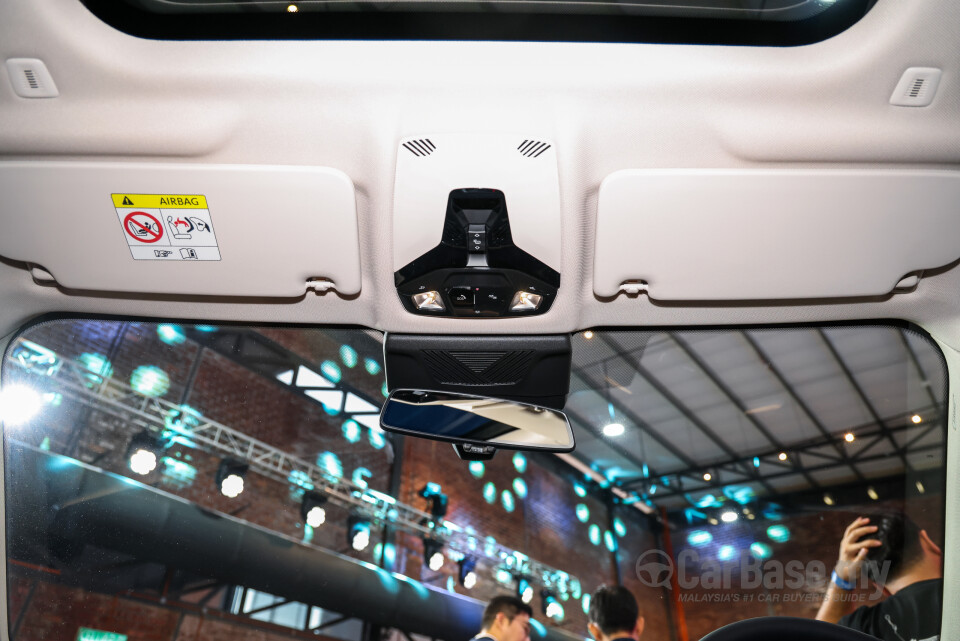 BMW iX1 L U12 (2026) Interior