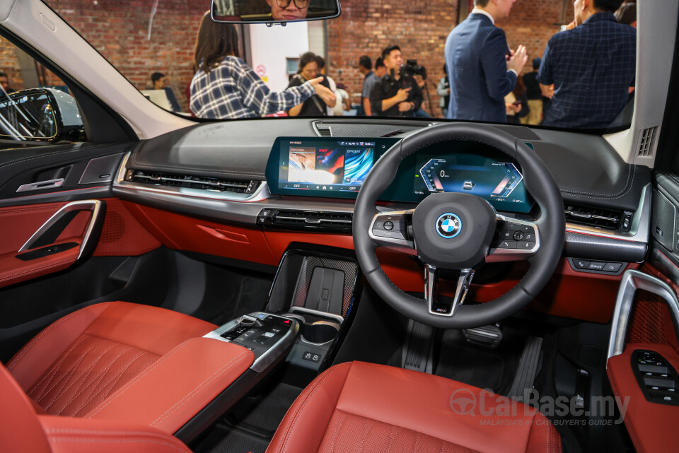 BMW iX1 L U12 (2026) Interior