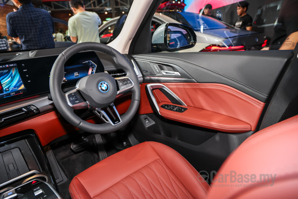 BMW iX1 L U12 (2026) Interior