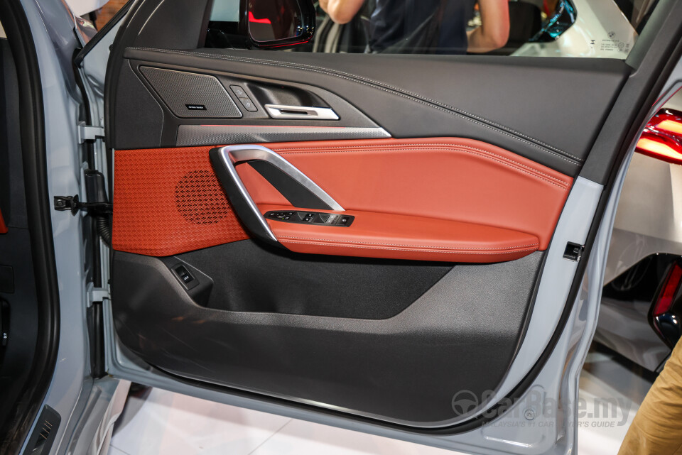 BMW iX1 L U12 (2026) Interior