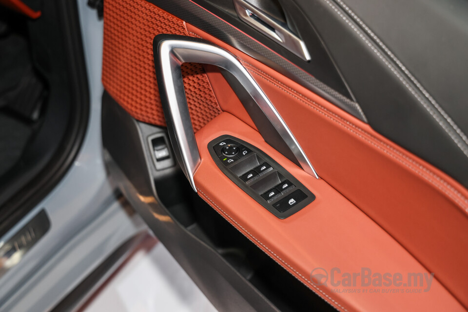 BMW iX1 L U12 (2026) Interior