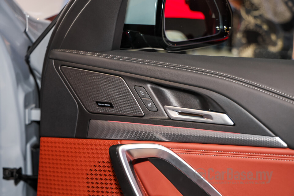 BMW iX1 L U12 (2026) Interior
