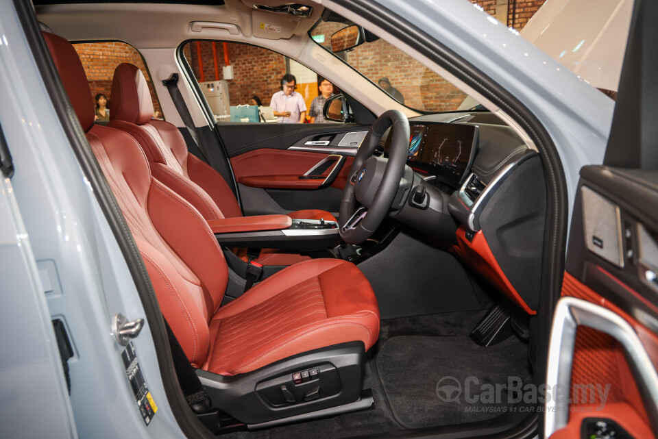 BMW iX1 L U12 (2026) Interior
