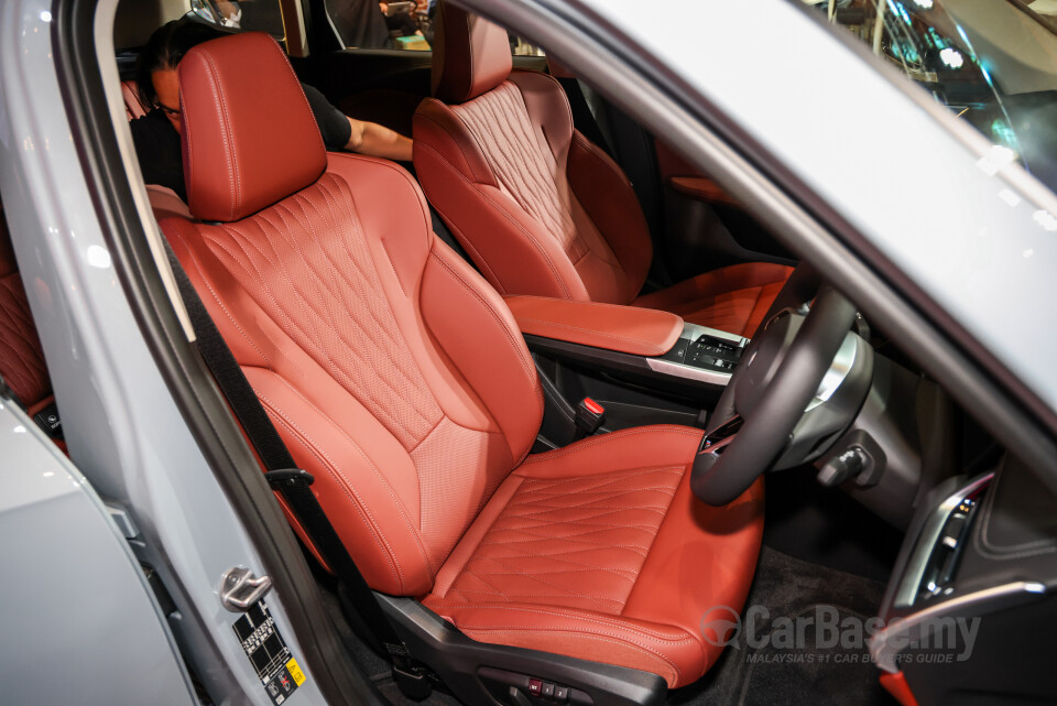 BMW iX1 L U12 (2026) Interior