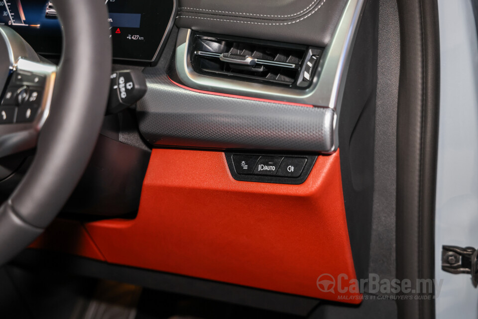 BMW iX1 L U12 (2026) Interior