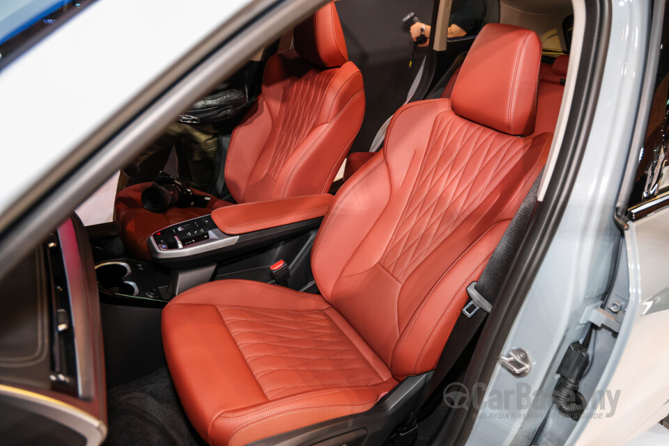 BMW iX1 L U12 (2026) Interior