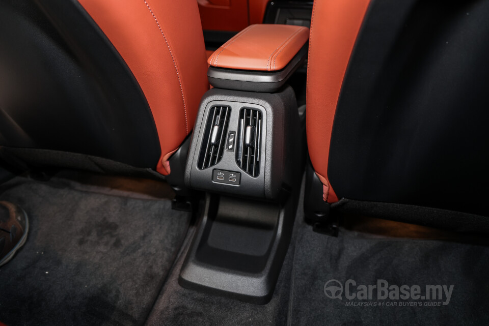 BMW iX1 L U12 (2026) Interior