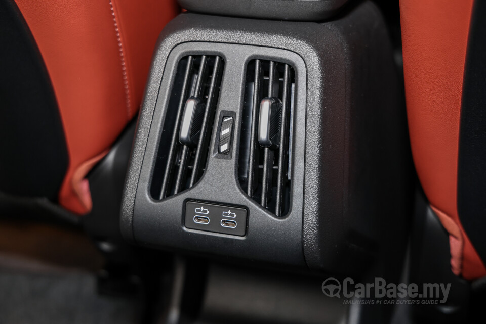 BMW iX1 L U12 (2026) Interior