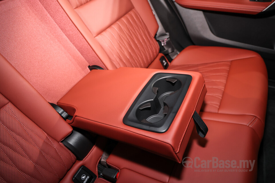 BMW iX1 L U12 (2026) Interior