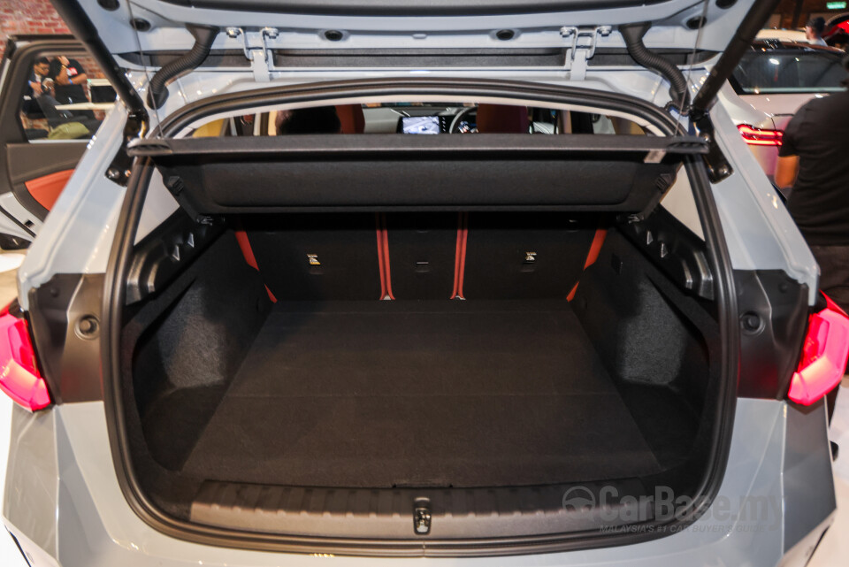 BMW iX1 L U12 (2026) Interior