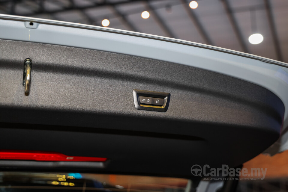 BMW iX1 L U12 (2026) Interior