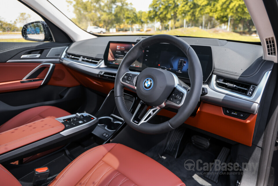 BMW iX1 L U12 (2026) Interior