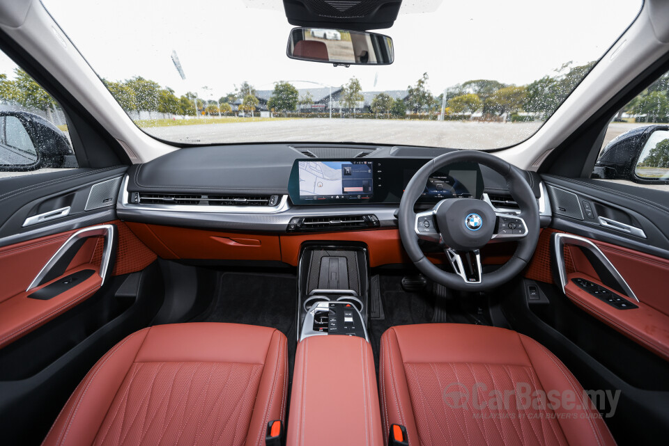 BMW iX1 L U12 (2026) Interior