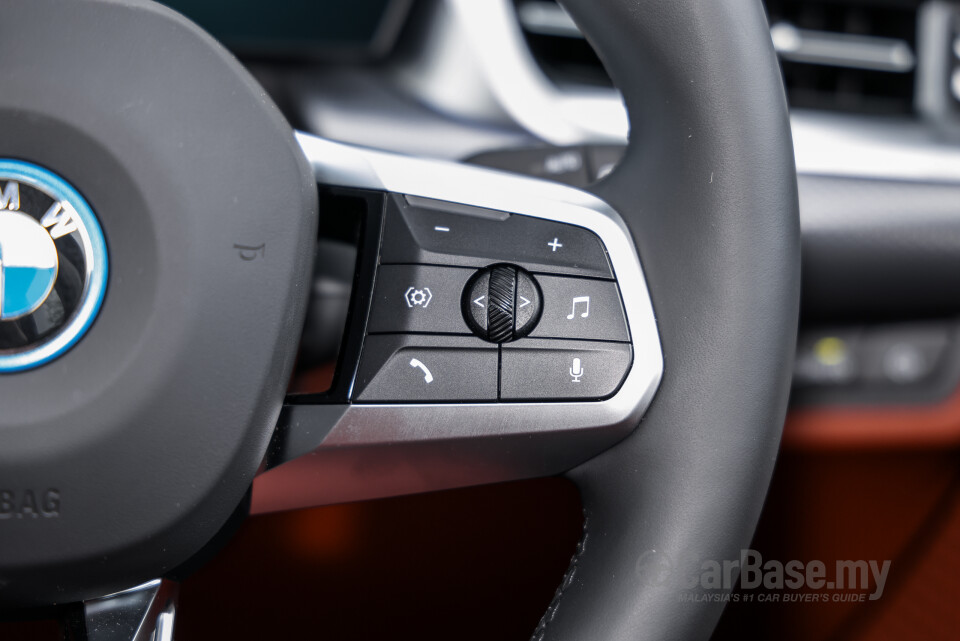 BMW iX1 L U12 (2026) Interior