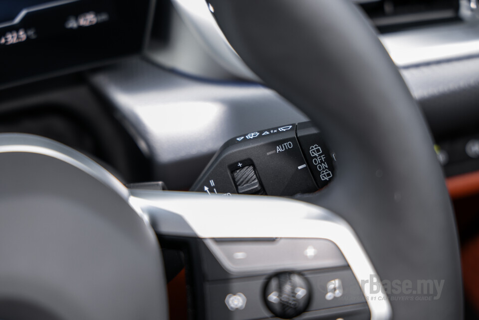 BMW iX1 L U12 (2026) Interior