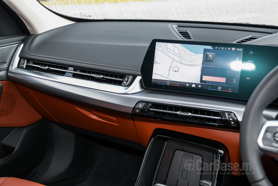 BMW iX1 L U12 (2026) Interior