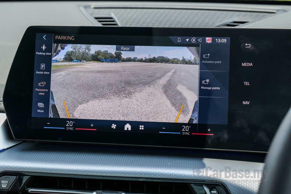 BMW iX1 L U12 (2026) Interior