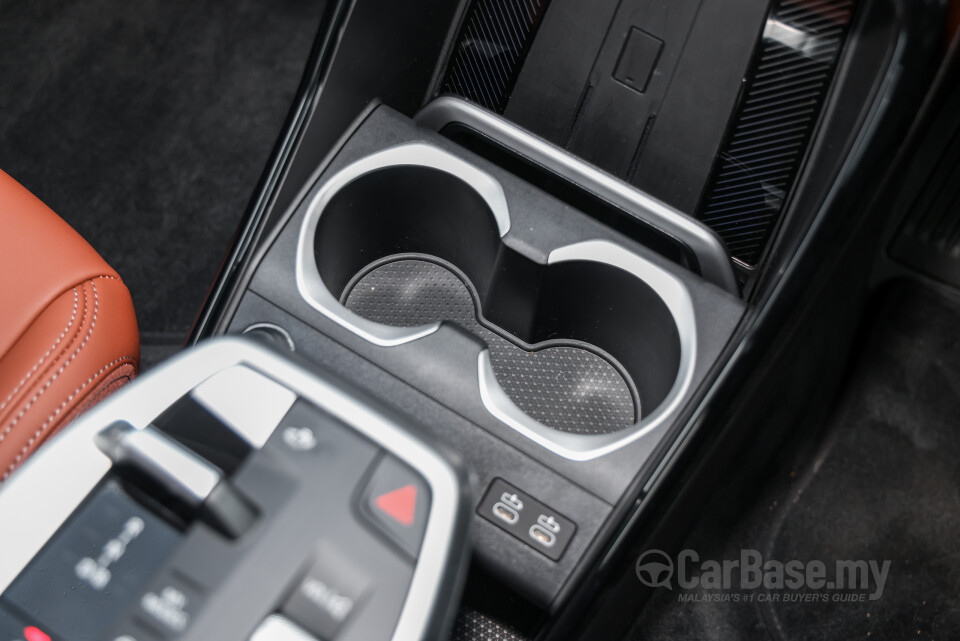 BMW iX1 L U12 (2026) Interior