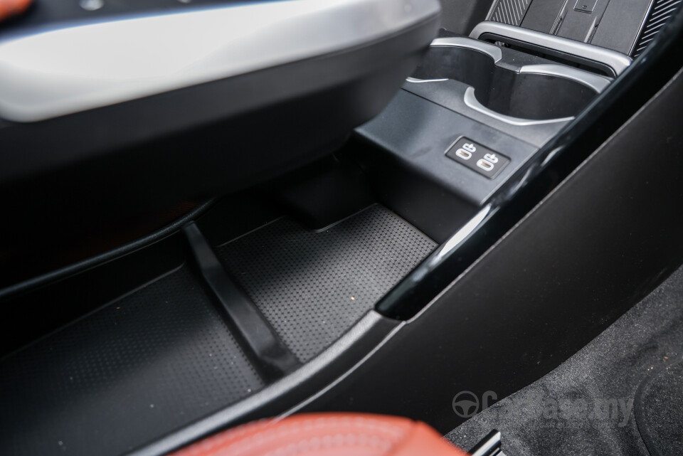 BMW iX1 L U12 (2026) Interior