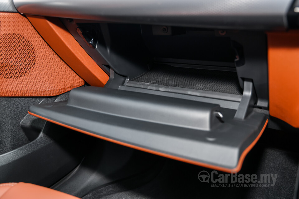BMW iX1 L U12 (2026) Interior