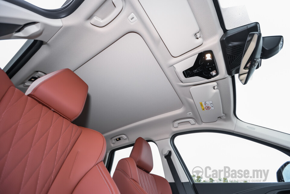 BMW iX1 L U12 (2026) Interior