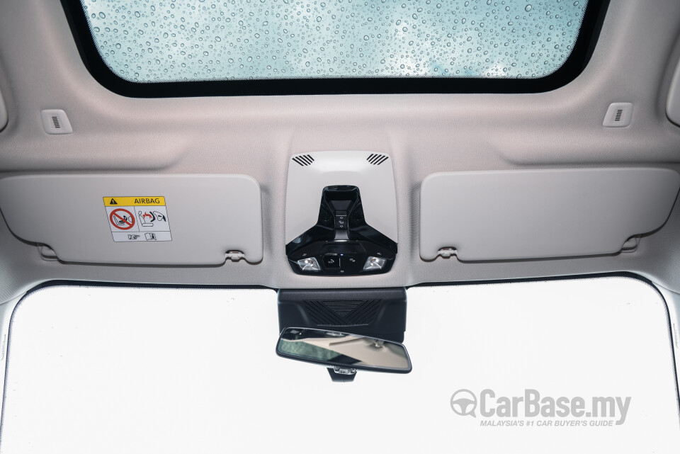 BMW iX1 L U12 (2026) Interior