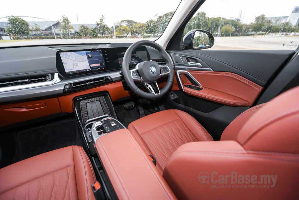 BMW iX1 L U12 (2026) Interior