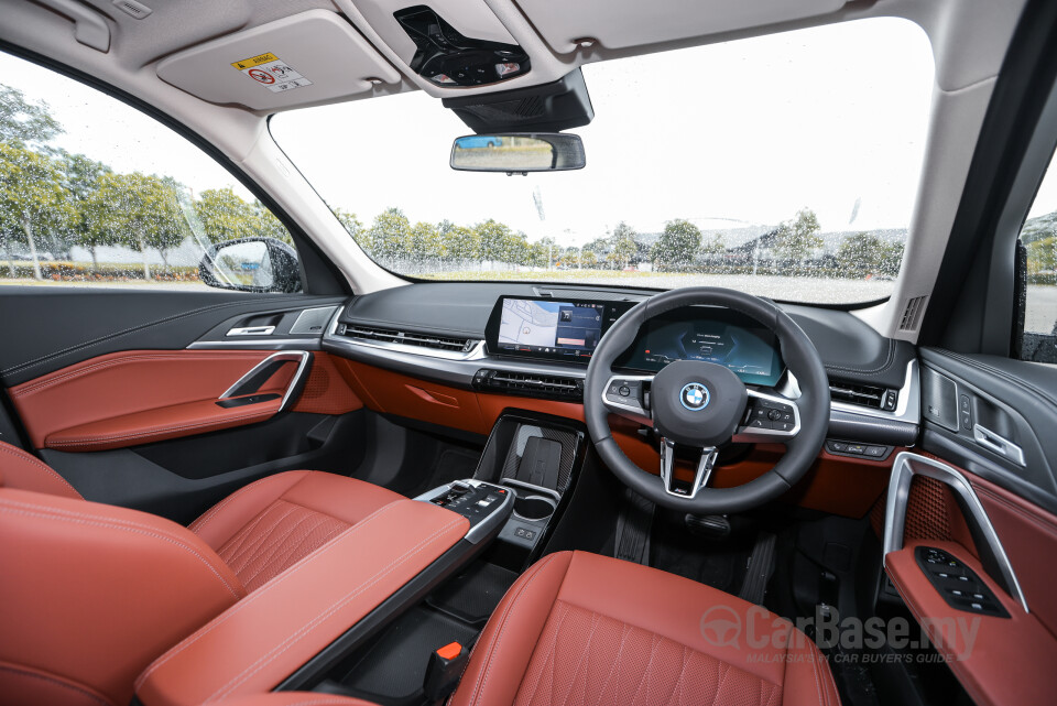 BMW iX1 L U12 (2026) Interior