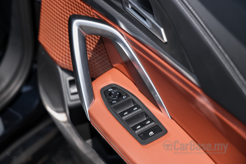 BMW iX1 L U12 (2026) Interior