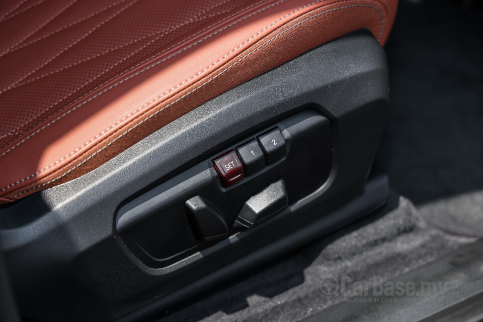 BMW iX1 L U12 (2026) Interior