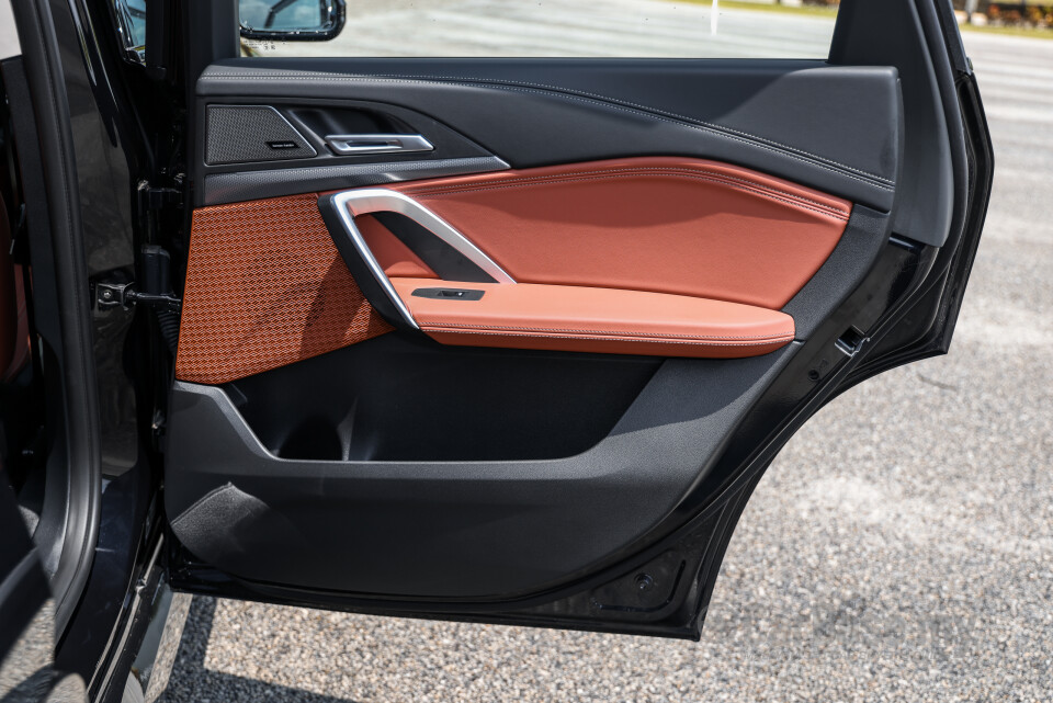 BMW iX1 L U12 (2026) Interior