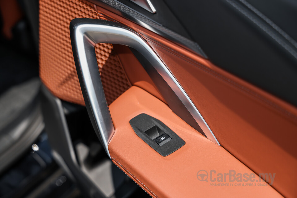BMW iX1 L U12 (2026) Interior