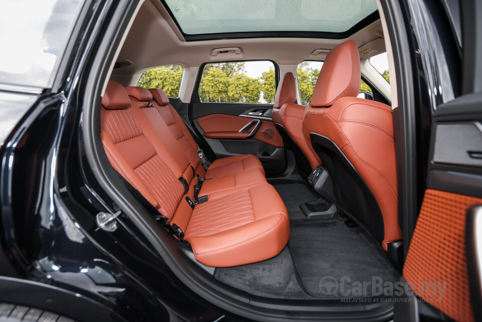 BMW iX1 L U12 (2026) Interior