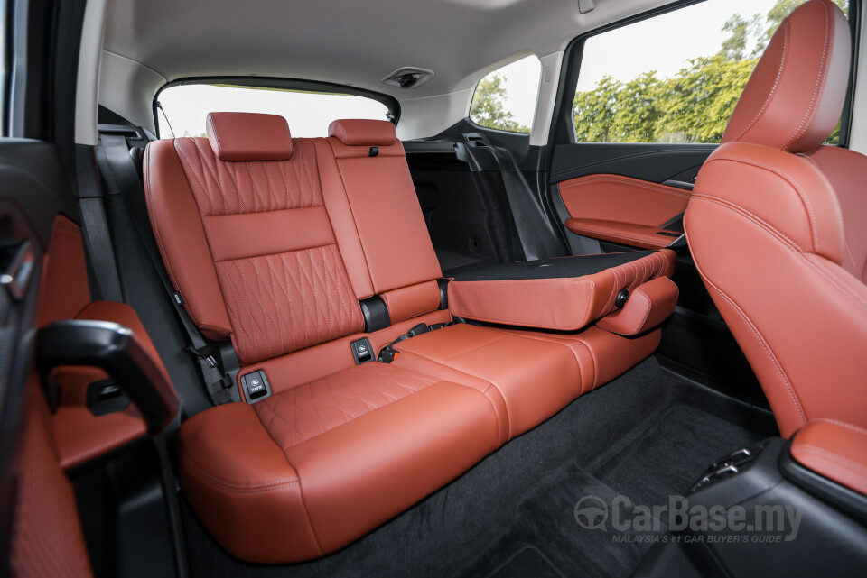 BMW iX1 L U12 (2026) Interior