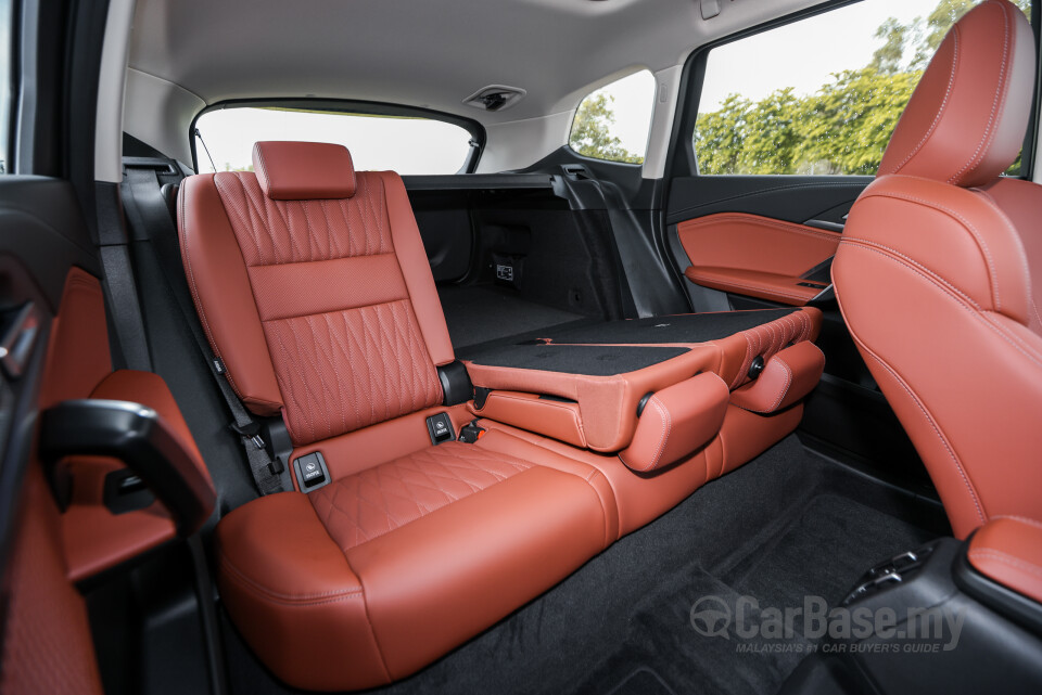 BMW iX1 L U12 (2026) Interior
