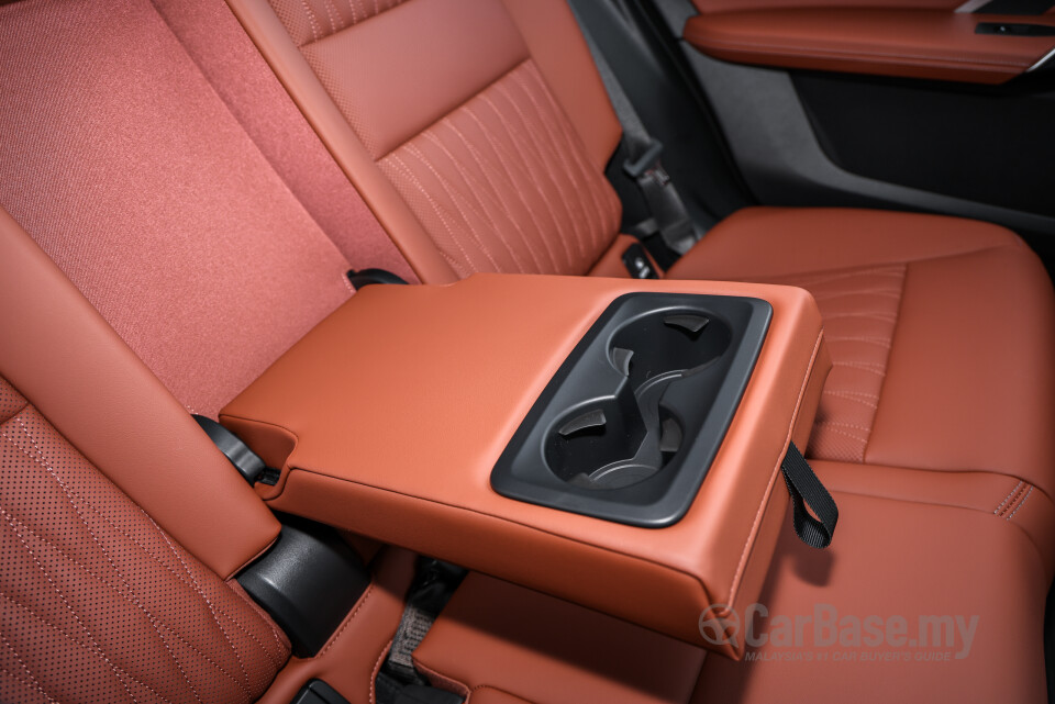 BMW iX1 L U12 (2026) Interior