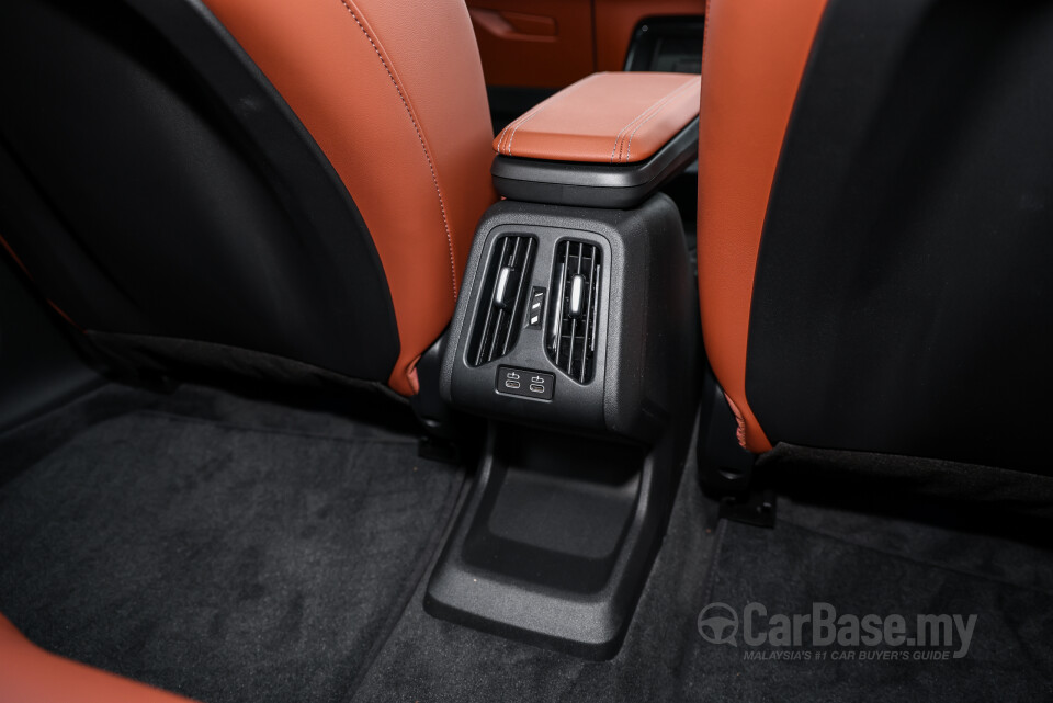 BMW iX1 L U12 (2026) Interior