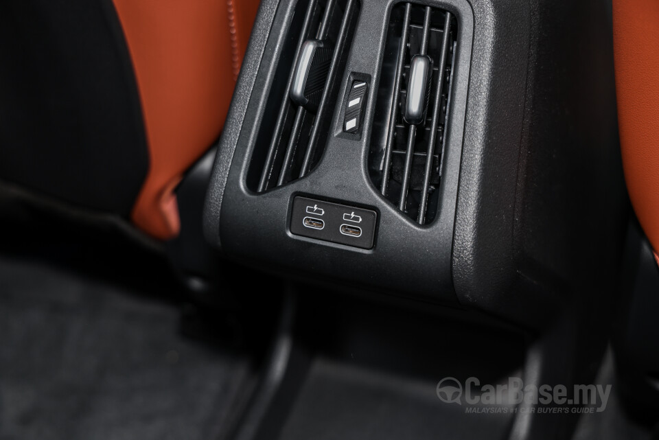 BMW iX1 L U12 (2026) Interior