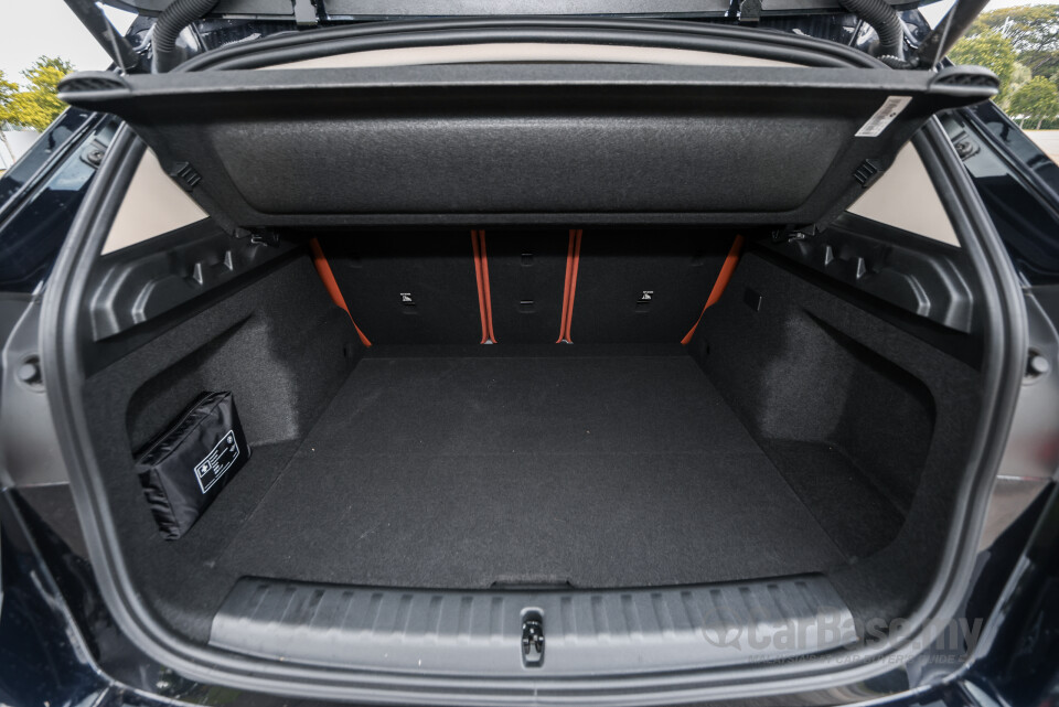 BMW iX1 L U12 (2026) Interior
