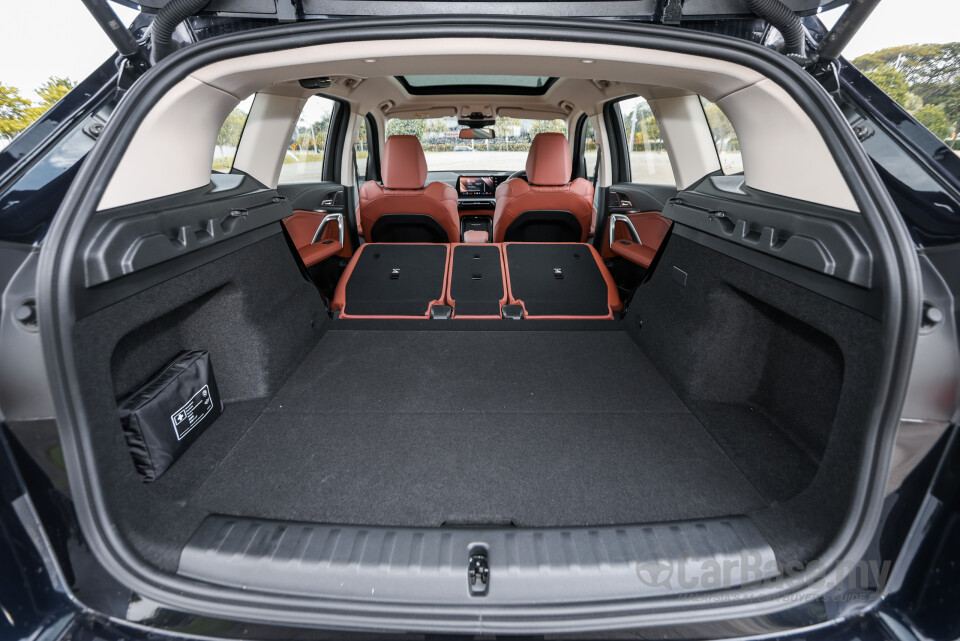 BMW iX1 L U12 (2026) Interior
