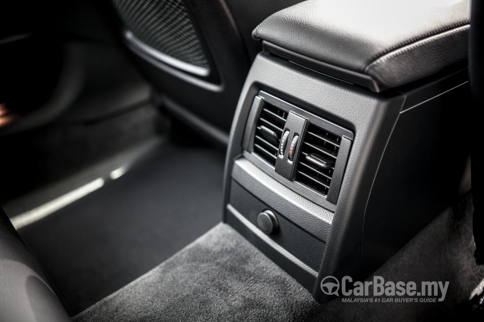BMW 3 Series GT F34 (2013) Interior
