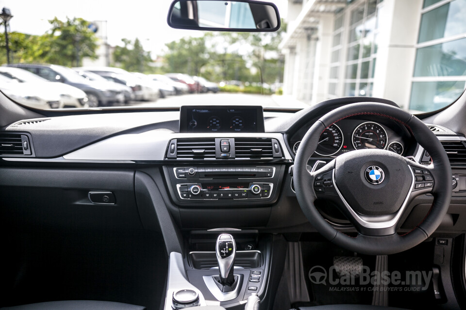 BMW i4 G26 (2022) Interior