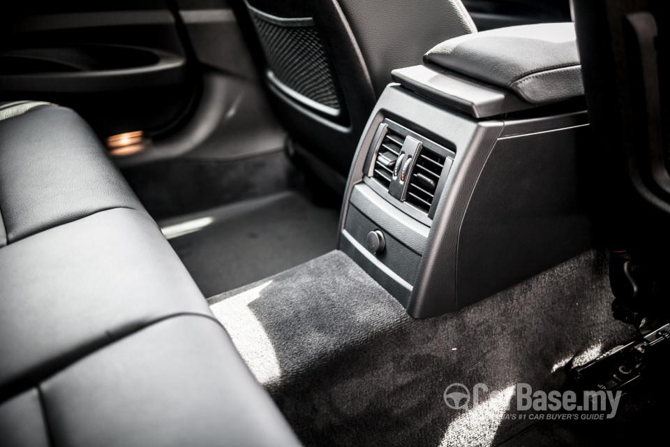 BMW 3 Series GT F34 (2013) Interior